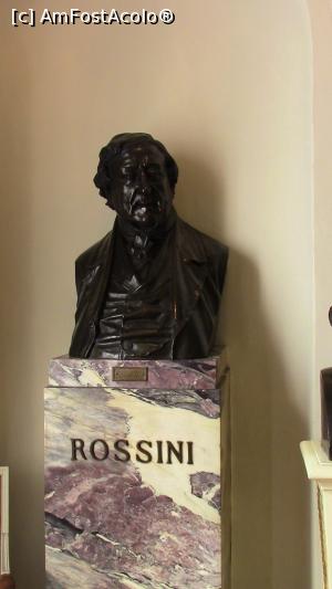 [P32] Museo Teatro alla Scala. Bustul lui Rossini.  » foto by ovidiuyepi
 - 
<span class="allrVoted glyphicon glyphicon-heart hidden" id="av1155038"></span>
<a class="m-l-10 hidden" id="sv1155038" onclick="voting_Foto_DelVot(,1155038,3925)" role="button">șterge vot <span class="glyphicon glyphicon-remove"></span></a>
<a id="v91155038" class=" c-red"  onclick="voting_Foto_SetVot(1155038)" role="button"><span class="glyphicon glyphicon-heart-empty"></span> <b>LIKE</b> = Votează poza</a> <img class="hidden"  id="f1155038W9" src="/imagini/loader.gif" border="0" /><span class="AjErrMes hidden" id="e1155038ErM"></span>