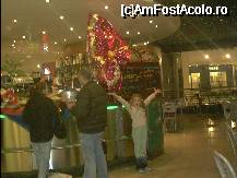 [P13] In Metropoli ( un fel de Mall)  langa un ou imens de ciocolata » foto by Valentina69
 - 
<span class="allrVoted glyphicon glyphicon-heart hidden" id="av33460"></span>
<a class="m-l-10 hidden" id="sv33460" onclick="voting_Foto_DelVot(,33460,3925)" role="button">șterge vot <span class="glyphicon glyphicon-remove"></span></a>
<a id="v933460" class=" c-red"  onclick="voting_Foto_SetVot(33460)" role="button"><span class="glyphicon glyphicon-heart-empty"></span> <b>LIKE</b> = Votează poza</a> <img class="hidden"  id="f33460W9" src="/imagini/loader.gif" border="0" /><span class="AjErrMes hidden" id="e33460ErM"></span>