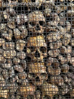 [P27] biserica decorata cu cranii si oase umane » foto by Chloe
 - 
<span class="allrVoted glyphicon glyphicon-heart hidden" id="av1355729"></span>
<a class="m-l-10 hidden" id="sv1355729" onclick="voting_Foto_DelVot(,1355729,3925)" role="button">șterge vot <span class="glyphicon glyphicon-remove"></span></a>
<a id="v91355729" class=" c-red"  onclick="voting_Foto_SetVot(1355729)" role="button"><span class="glyphicon glyphicon-heart-empty"></span> <b>LIKE</b> = Votează poza</a> <img class="hidden"  id="f1355729W9" src="/imagini/loader.gif" border="0" /><span class="AjErrMes hidden" id="e1355729ErM"></span>