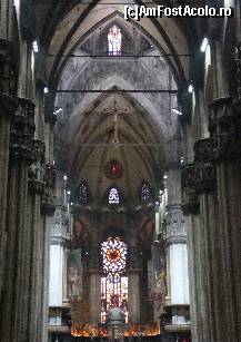 [P21] Domul din Milano:nava centrală cu altarul și relicvariul sfânt ”Sacro Chiodo” suspendat deasupra(unde se vede luminița roșie) » foto by mariana.olaru
 - 
<span class="allrVoted glyphicon glyphicon-heart hidden" id="av327144"></span>
<a class="m-l-10 hidden" id="sv327144" onclick="voting_Foto_DelVot(,327144,3925)" role="button">șterge vot <span class="glyphicon glyphicon-remove"></span></a>
<a id="v9327144" class=" c-red"  onclick="voting_Foto_SetVot(327144)" role="button"><span class="glyphicon glyphicon-heart-empty"></span> <b>LIKE</b> = Votează poza</a> <img class="hidden"  id="f327144W9" src="/imagini/loader.gif" border="0" /><span class="AjErrMes hidden" id="e327144ErM"></span>