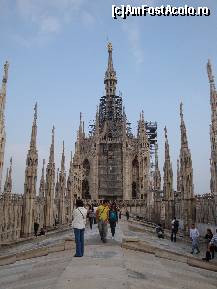 [P49] Domul din Milano : vedere spre răsărit de pe terasa centrală a acoperișului,cu turnul și statuia Madonninei » foto by mariana.olaru
 - 
<span class="allrVoted glyphicon glyphicon-heart hidden" id="av327198"></span>
<a class="m-l-10 hidden" id="sv327198" onclick="voting_Foto_DelVot(,327198,3925)" role="button">șterge vot <span class="glyphicon glyphicon-remove"></span></a>
<a id="v9327198" class=" c-red"  onclick="voting_Foto_SetVot(327198)" role="button"><span class="glyphicon glyphicon-heart-empty"></span> <b>LIKE</b> = Votează poza</a> <img class="hidden"  id="f327198W9" src="/imagini/loader.gif" border="0" /><span class="AjErrMes hidden" id="e327198ErM"></span>