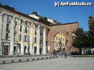 [P03] Tot Porta Ticinese. Este punct de intalnire pentru tineri. Sambata bancutele sunt pline » foto by fanespoitorul
 - 
<span class="allrVoted glyphicon glyphicon-heart hidden" id="av409670"></span>
<a class="m-l-10 hidden" id="sv409670" onclick="voting_Foto_DelVot(,409670,3925)" role="button">șterge vot <span class="glyphicon glyphicon-remove"></span></a>
<a id="v9409670" class=" c-red"  onclick="voting_Foto_SetVot(409670)" role="button"><span class="glyphicon glyphicon-heart-empty"></span> <b>LIKE</b> = Votează poza</a> <img class="hidden"  id="f409670W9" src="/imagini/loader.gif" border="0" /><span class="AjErrMes hidden" id="e409670ErM"></span>