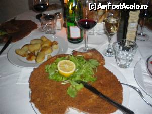 [P05] Ristorante IL RONCHETTINO, se observa: paharul de sampanie, de vin rosu si Cotoletto Milanese. E cat farfuria » foto by fanespoitorul
 - 
<span class="allrVoted glyphicon glyphicon-heart hidden" id="av409672"></span>
<a class="m-l-10 hidden" id="sv409672" onclick="voting_Foto_DelVot(,409672,3925)" role="button">șterge vot <span class="glyphicon glyphicon-remove"></span></a>
<a id="v9409672" class=" c-red"  onclick="voting_Foto_SetVot(409672)" role="button"><span class="glyphicon glyphicon-heart-empty"></span> <b>LIKE</b> = Votează poza</a> <img class="hidden"  id="f409672W9" src="/imagini/loader.gif" border="0" /><span class="AjErrMes hidden" id="e409672ErM"></span>