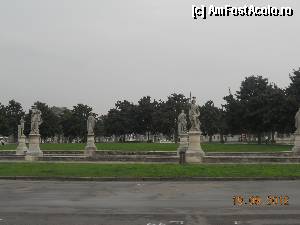 [P11] Italia - Padova - Prato della Valle » foto by Diaura*
 - 
<span class="allrVoted glyphicon glyphicon-heart hidden" id="av376690"></span>
<a class="m-l-10 hidden" id="sv376690" onclick="voting_Foto_DelVot(,376690,3933)" role="button">șterge vot <span class="glyphicon glyphicon-remove"></span></a>
<a id="v9376690" class=" c-red"  onclick="voting_Foto_SetVot(376690)" role="button"><span class="glyphicon glyphicon-heart-empty"></span> <b>LIKE</b> = Votează poza</a> <img class="hidden"  id="f376690W9" src="/imagini/loader.gif" border="0" /><span class="AjErrMes hidden" id="e376690ErM"></span>