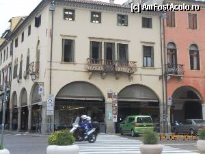 [P16] Italia - Padova, toate cladirile au la parter porticuri » foto by Diaura*
 - 
<span class="allrVoted glyphicon glyphicon-heart hidden" id="av376695"></span>
<a class="m-l-10 hidden" id="sv376695" onclick="voting_Foto_DelVot(,376695,3933)" role="button">șterge vot <span class="glyphicon glyphicon-remove"></span></a>
<a id="v9376695" class=" c-red"  onclick="voting_Foto_SetVot(376695)" role="button"><span class="glyphicon glyphicon-heart-empty"></span> <b>LIKE</b> = Votează poza</a> <img class="hidden"  id="f376695W9" src="/imagini/loader.gif" border="0" /><span class="AjErrMes hidden" id="e376695ErM"></span>