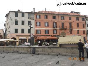 [P19] Italia - Padova, la pas prin centrul vechi, in drum spre Piazza della Frutta.  » foto by Diaura*
 - 
<span class="allrVoted glyphicon glyphicon-heart hidden" id="av376698"></span>
<a class="m-l-10 hidden" id="sv376698" onclick="voting_Foto_DelVot(,376698,3933)" role="button">șterge vot <span class="glyphicon glyphicon-remove"></span></a>
<a id="v9376698" class=" c-red"  onclick="voting_Foto_SetVot(376698)" role="button"><span class="glyphicon glyphicon-heart-empty"></span> <b>LIKE</b> = Votează poza</a> <img class="hidden"  id="f376698W9" src="/imagini/loader.gif" border="0" /><span class="AjErrMes hidden" id="e376698ErM"></span>
