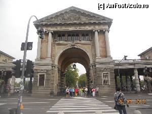 [P04] Italia - Padova - Poarta spre Piazza Issac Rabin » foto by Diaura*
 - 
<span class="allrVoted glyphicon glyphicon-heart hidden" id="av376683"></span>
<a class="m-l-10 hidden" id="sv376683" onclick="voting_Foto_DelVot(,376683,3933)" role="button">șterge vot <span class="glyphicon glyphicon-remove"></span></a>
<a id="v9376683" class=" c-red"  onclick="voting_Foto_SetVot(376683)" role="button"><span class="glyphicon glyphicon-heart-empty"></span> <b>LIKE</b> = Votează poza</a> <img class="hidden"  id="f376683W9" src="/imagini/loader.gif" border="0" /><span class="AjErrMes hidden" id="e376683ErM"></span>