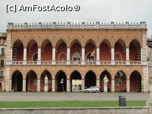 [P07] Padova - un palat în stil venețian aflat pe o laterală a Prato della Valle » foto by RoxanaGRS
 - 
<span class="allrVoted glyphicon glyphicon-heart hidden" id="av992489"></span>
<a class="m-l-10 hidden" id="sv992489" onclick="voting_Foto_DelVot(,992489,3933)" role="button">șterge vot <span class="glyphicon glyphicon-remove"></span></a>
<a id="v9992489" class=" c-red"  onclick="voting_Foto_SetVot(992489)" role="button"><span class="glyphicon glyphicon-heart-empty"></span> <b>LIKE</b> = Votează poza</a> <img class="hidden"  id="f992489W9" src="/imagini/loader.gif" border="0" /><span class="AjErrMes hidden" id="e992489ErM"></span>