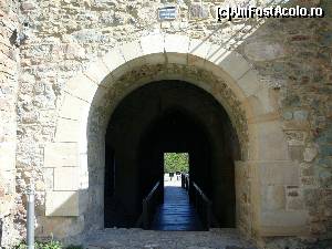 [P11] Aceeaşi intrare dar văzută din interiorul fortului muşatin » foto by Claudiu U.
 - 
<span class="allrVoted glyphicon glyphicon-heart hidden" id="av575418"></span>
<a class="m-l-10 hidden" id="sv575418" onclick="voting_Foto_DelVot(,575418,3934)" role="button">șterge vot <span class="glyphicon glyphicon-remove"></span></a>
<a id="v9575418" class=" c-red"  onclick="voting_Foto_SetVot(575418)" role="button"><span class="glyphicon glyphicon-heart-empty"></span> <b>LIKE</b> = Votează poza</a> <img class="hidden"  id="f575418W9" src="/imagini/loader.gif" border="0" /><span class="AjErrMes hidden" id="e575418ErM"></span>