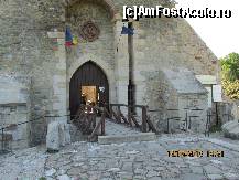[P14] Intrarea in curtea interioara a cetatii. Foarte frumos renovat totul, in cele mai mici detalii, inclusiv stema pusa la intrare » foto by fra
 - 
<span class="allrVoted glyphicon glyphicon-heart hidden" id="av422813"></span>
<a class="m-l-10 hidden" id="sv422813" onclick="voting_Foto_DelVot(,422813,3934)" role="button">șterge vot <span class="glyphicon glyphicon-remove"></span></a>
<a id="v9422813" class=" c-red"  onclick="voting_Foto_SetVot(422813)" role="button"><span class="glyphicon glyphicon-heart-empty"></span> <b>LIKE</b> = Votează poza</a> <img class="hidden"  id="f422813W9" src="/imagini/loader.gif" border="0" /><span class="AjErrMes hidden" id="e422813ErM"></span>