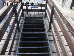 [P14] La intrarea în curtea exterioară găsim capcana cu trapă, pregătită pentru dușmanii care ajungeau până în acest punct.  » foto by Floryn81
 - 
<span class="allrVoted glyphicon glyphicon-heart hidden" id="av741313"></span>
<a class="m-l-10 hidden" id="sv741313" onclick="voting_Foto_DelVot(,741313,3934)" role="button">șterge vot <span class="glyphicon glyphicon-remove"></span></a>
<a id="v9741313" class=" c-red"  onclick="voting_Foto_SetVot(741313)" role="button"><span class="glyphicon glyphicon-heart-empty"></span> <b>LIKE</b> = Votează poza</a> <img class="hidden"  id="f741313W9" src="/imagini/loader.gif" border="0" /><span class="AjErrMes hidden" id="e741313ErM"></span>