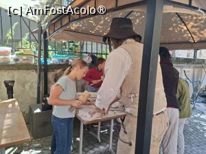 [P47] Piața Huet - demonstrație de dulgherit » foto by Carmen Ion
 - 
<span class="allrVoted glyphicon glyphicon-heart hidden" id="av1513624"></span>
<a class="m-l-10 hidden" id="sv1513624" onclick="voting_Foto_DelVot(,1513624,3936)" role="button">șterge vot <span class="glyphicon glyphicon-remove"></span></a>
<a id="v91513624" class=" c-red"  onclick="voting_Foto_SetVot(1513624)" role="button"><span class="glyphicon glyphicon-heart-empty"></span> <b>LIKE</b> = Votează poza</a> <img class="hidden"  id="f1513624W9" src="/imagini/loader.gif" border="0" /><span class="AjErrMes hidden" id="e1513624ErM"></span>