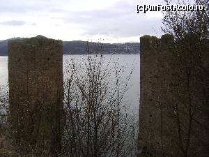 [P09] Cetatea (turnurile) Trikule » foto by Testosu'
 - 
<span class="allrVoted glyphicon glyphicon-heart hidden" id="av617976"></span>
<a class="m-l-10 hidden" id="sv617976" onclick="voting_Foto_DelVot(,617976,3939)" role="button">șterge vot <span class="glyphicon glyphicon-remove"></span></a>
<a id="v9617976" class=" c-red"  onclick="voting_Foto_SetVot(617976)" role="button"><span class="glyphicon glyphicon-heart-empty"></span> <b>LIKE</b> = Votează poza</a> <img class="hidden"  id="f617976W9" src="/imagini/loader.gif" border="0" /><span class="AjErrMes hidden" id="e617976ErM"></span>