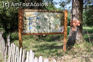 [P17] Parcul Național Cheile Nerei-Beușnița, Pe traseul Șopotul Nou - Lacul Dracului, panou indicator explicativ la intrarea în Poiana lui Trifu, în dreapta este ultima gospodărie.... » foto by mprofeanu
 - 
<span class="allrVoted glyphicon glyphicon-heart hidden" id="av1186898"></span>
<a class="m-l-10 hidden" id="sv1186898" onclick="voting_Foto_DelVot(,1186898,3939)" role="button">șterge vot <span class="glyphicon glyphicon-remove"></span></a>
<a id="v91186898" class=" c-red"  onclick="voting_Foto_SetVot(1186898)" role="button"><span class="glyphicon glyphicon-heart-empty"></span> <b>LIKE</b> = Votează poza</a> <img class="hidden"  id="f1186898W9" src="/imagini/loader.gif" border="0" /><span class="AjErrMes hidden" id="e1186898ErM"></span>