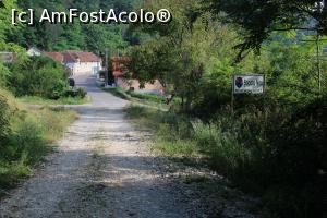 [P04] Parcul Național Cheile Nerei-Beușnița, Intrarea în Satul Șopotul Nou, se vine de pe drumul nemodernizat, satul are șoseaua asfaltată » foto by mprofeanu
 - 
<span class="allrVoted glyphicon glyphicon-heart hidden" id="av1186885"></span>
<a class="m-l-10 hidden" id="sv1186885" onclick="voting_Foto_DelVot(,1186885,3939)" role="button">șterge vot <span class="glyphicon glyphicon-remove"></span></a>
<a id="v91186885" class=" c-red"  onclick="voting_Foto_SetVot(1186885)" role="button"><span class="glyphicon glyphicon-heart-empty"></span> <b>LIKE</b> = Votează poza</a> <img class="hidden"  id="f1186885W9" src="/imagini/loader.gif" border="0" /><span class="AjErrMes hidden" id="e1186885ErM"></span>