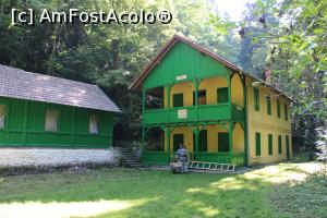 [P10] Parcul Național Cheile Nerei-Beușnița, Traseul Cheile Șușara, Cabana Șușara, cu mult timp în urmă Cazinou – Restaurant austriac, acum niște muncitori reparau ceva... » foto by mprofeanu
 - 
<span class="allrVoted glyphicon glyphicon-heart hidden" id="av1187641"></span>
<a class="m-l-10 hidden" id="sv1187641" onclick="voting_Foto_DelVot(,1187641,3939)" role="button">șterge vot <span class="glyphicon glyphicon-remove"></span></a>
<a id="v91187641" class=" c-red"  onclick="voting_Foto_SetVot(1187641)" role="button"><span class="glyphicon glyphicon-heart-empty"></span> <b>LIKE</b> = Votează poza</a> <img class="hidden"  id="f1187641W9" src="/imagini/loader.gif" border="0" /><span class="AjErrMes hidden" id="e1187641ErM"></span>