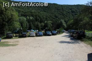 [P02] Parcul Național Cheile Nerei – Beușnița, Parcarea de lângă Păstrăvăria Valea Bei, multe mașini.... » foto by mprofeanu
 - 
<span class="allrVoted glyphicon glyphicon-heart hidden" id="av1189006"></span>
<a class="m-l-10 hidden" id="sv1189006" onclick="voting_Foto_DelVot(,1189006,3939)" role="button">șterge vot <span class="glyphicon glyphicon-remove"></span></a>
<a id="v91189006" class=" c-red"  onclick="voting_Foto_SetVot(1189006)" role="button"><span class="glyphicon glyphicon-heart-empty"></span> <b>LIKE</b> = Votează poza</a> <img class="hidden"  id="f1189006W9" src="/imagini/loader.gif" border="0" /><span class="AjErrMes hidden" id="e1189006ErM"></span>