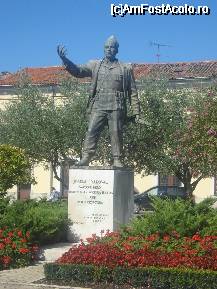 [P32] Un monument reprezentand un partizan in parcul central din Porec » foto by ileanaxperta*
 - 
<span class="allrVoted glyphicon glyphicon-heart hidden" id="av28790"></span>
<a class="m-l-10 hidden" id="sv28790" onclick="voting_Foto_DelVot(,28790,3940)" role="button">șterge vot <span class="glyphicon glyphicon-remove"></span></a>
<a id="v928790" class=" c-red"  onclick="voting_Foto_SetVot(28790)" role="button"><span class="glyphicon glyphicon-heart-empty"></span> <b>LIKE</b> = Votează poza</a> <img class="hidden"  id="f28790W9" src="/imagini/loader.gif" border="0" /><span class="AjErrMes hidden" id="e28790ErM"></span>