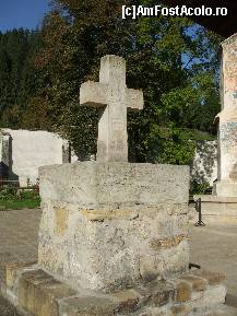 [P06] o cruce din piatra, la loc de cinste in curtea manastirii » foto by valimi
 - 
<span class="allrVoted glyphicon glyphicon-heart hidden" id="av147836"></span>
<a class="m-l-10 hidden" id="sv147836" onclick="voting_Foto_DelVot(,147836,3950)" role="button">șterge vot <span class="glyphicon glyphicon-remove"></span></a>
<a id="v9147836" class=" c-red"  onclick="voting_Foto_SetVot(147836)" role="button"><span class="glyphicon glyphicon-heart-empty"></span> <b>LIKE</b> = Votează poza</a> <img class="hidden"  id="f147836W9" src="/imagini/loader.gif" border="0" /><span class="AjErrMes hidden" id="e147836ErM"></span>