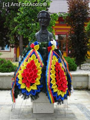[P09] Bust Mihai Eminescu. » foto by tata123 🔱
 - 
<span class="allrVoted glyphicon glyphicon-heart hidden" id="av1245518"></span>
<a class="m-l-10 hidden" id="sv1245518" onclick="voting_Foto_DelVot(,1245518,3957)" role="button">șterge vot <span class="glyphicon glyphicon-remove"></span></a>
<a id="v91245518" class=" c-red"  onclick="voting_Foto_SetVot(1245518)" role="button"><span class="glyphicon glyphicon-heart-empty"></span> <b>LIKE</b> = Votează poza</a> <img class="hidden"  id="f1245518W9" src="/imagini/loader.gif" border="0" /><span class="AjErrMes hidden" id="e1245518ErM"></span>