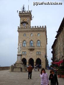 [P24] San Marino,Piazza della Liberta : Palatul Public și Statuia Libertății » foto by mariana.olaru
 - 
<span class="allrVoted glyphicon glyphicon-heart hidden" id="av317280"></span>
<a class="m-l-10 hidden" id="sv317280" onclick="voting_Foto_DelVot(,317280,3963)" role="button">șterge vot <span class="glyphicon glyphicon-remove"></span></a>
<a id="v9317280" class=" c-red"  onclick="voting_Foto_SetVot(317280)" role="button"><span class="glyphicon glyphicon-heart-empty"></span> <b>LIKE</b> = Votează poza</a> <img class="hidden"  id="f317280W9" src="/imagini/loader.gif" border="0" /><span class="AjErrMes hidden" id="e317280ErM"></span>