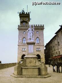 [P25] San Marino,Piazza della Liberta : Statuia Libertății, simbolul orașului și al republicii.Este opera lui Stefano Galetti. » foto by mariana.olaru
 - 
<span class="allrVoted glyphicon glyphicon-heart hidden" id="av317281"></span>
<a class="m-l-10 hidden" id="sv317281" onclick="voting_Foto_DelVot(,317281,3963)" role="button">șterge vot <span class="glyphicon glyphicon-remove"></span></a>
<a id="v9317281" class=" c-red"  onclick="voting_Foto_SetVot(317281)" role="button"><span class="glyphicon glyphicon-heart-empty"></span> <b>LIKE</b> = Votează poza</a> <img class="hidden"  id="f317281W9" src="/imagini/loader.gif" border="0" /><span class="AjErrMes hidden" id="e317281ErM"></span>