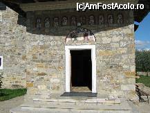 [P3x] intrare in biserica veche a manastirii » foto by cristi82d
 - 
<span class="allrVoted glyphicon glyphicon-heart hidden" id="av29570"></span>
<a class="m-l-10 hidden" id="sv29570" onclick="voting_Foto_DelVot(,29570,3968)" role="button">șterge vot <span class="glyphicon glyphicon-remove"></span></a>
<a id="v929570" class=" c-red"  onclick="voting_Foto_SetVot(29570)" role="button"><span class="glyphicon glyphicon-heart-empty"></span> <b>LIKE</b> = Votează poza</a> <img class="hidden"  id="f29570W9" src="/imagini/loader.gif" border="0" /><span class="AjErrMes hidden" id="e29570ErM"></span>