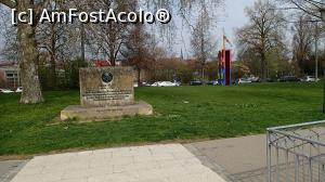 [P16] ... iar fix în spatele acelui loc, un basorelief dedicat povestitorului Max Eyth care i-a scris povestea în cartea sa „Croitorul din Ulm” » foto by Dragoș_MD
 - 
<span class="allrVoted glyphicon glyphicon-heart hidden" id="av944101"></span>
<a class="m-l-10 hidden" id="sv944101" onclick="voting_Foto_DelVot(,944101,3969)" role="button">șterge vot <span class="glyphicon glyphicon-remove"></span></a>
<a id="v9944101" class=" c-red"  onclick="voting_Foto_SetVot(944101)" role="button"><span class="glyphicon glyphicon-heart-empty"></span> <b>LIKE</b> = Votează poza</a> <img class="hidden"  id="f944101W9" src="/imagini/loader.gif" border="0" /><span class="AjErrMes hidden" id="e944101ErM"></span>