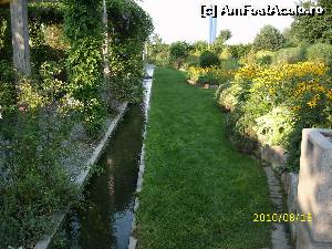 [P19] Cănăluțul cu apă termală aflat în partea laterală a grădinii.  » foto by puiutea
 - 
<span class="allrVoted glyphicon glyphicon-heart hidden" id="av579284"></span>
<a class="m-l-10 hidden" id="sv579284" onclick="voting_Foto_DelVot(,579284,3969)" role="button">șterge vot <span class="glyphicon glyphicon-remove"></span></a>
<a id="v9579284" class=" c-red"  onclick="voting_Foto_SetVot(579284)" role="button"><span class="glyphicon glyphicon-heart-empty"></span> <b>LIKE</b> = Votează poza</a> <img class="hidden"  id="f579284W9" src="/imagini/loader.gif" border="0" /><span class="AjErrMes hidden" id="e579284ErM"></span>