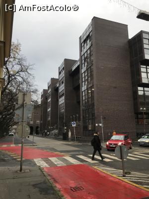 [P13] Biblioteca. Observați pista pentru bicle, e roșie ca focul » foto by krisstinna
 - 
<span class="allrVoted glyphicon glyphicon-heart hidden" id="av1132535"></span>
<a class="m-l-10 hidden" id="sv1132535" onclick="voting_Foto_DelVot(,1132535,3970)" role="button">șterge vot <span class="glyphicon glyphicon-remove"></span></a>
<a id="v91132535" class=" c-red"  onclick="voting_Foto_SetVot(1132535)" role="button"><span class="glyphicon glyphicon-heart-empty"></span> <b>LIKE</b> = Votează poza</a> <img class="hidden"  id="f1132535W9" src="/imagini/loader.gif" border="0" /><span class="AjErrMes hidden" id="e1132535ErM"></span>