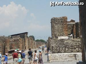 [P21] pompei vedere catre o strada » foto by eduardpetrut
 - 
<span class="allrVoted glyphicon glyphicon-heart hidden" id="av438402"></span>
<a class="m-l-10 hidden" id="sv438402" onclick="voting_Foto_DelVot(,438402,3976)" role="button">șterge vot <span class="glyphicon glyphicon-remove"></span></a>
<a id="v9438402" class=" c-red"  onclick="voting_Foto_SetVot(438402)" role="button"><span class="glyphicon glyphicon-heart-empty"></span> <b>LIKE</b> = Votează poza</a> <img class="hidden"  id="f438402W9" src="/imagini/loader.gif" border="0" /><span class="AjErrMes hidden" id="e438402ErM"></span>