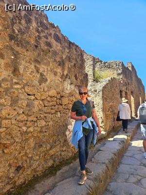 [P33] Strada principala in Pompei » foto by Opelantara
 - 
<span class="allrVoted glyphicon glyphicon-heart hidden" id="av1527280"></span>
<a class="m-l-10 hidden" id="sv1527280" onclick="voting_Foto_DelVot(,1527280,3976)" role="button">șterge vot <span class="glyphicon glyphicon-remove"></span></a>
<a id="v91527280" class=" c-red"  onclick="voting_Foto_SetVot(1527280)" role="button"><span class="glyphicon glyphicon-heart-empty"></span> <b>LIKE</b> = Votează poza</a> <img class="hidden"  id="f1527280W9" src="/imagini/loader.gif" border="0" /><span class="AjErrMes hidden" id="e1527280ErM"></span>