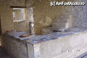 [P16] un fast food din timpuri stravechi, in cercurile maro se tineau vase cu mancare la cald fiindca dedesubt se facea foc domol.  » foto by roth
 - 
<span class="allrVoted glyphicon glyphicon-heart hidden" id="av433727"></span>
<a class="m-l-10 hidden" id="sv433727" onclick="voting_Foto_DelVot(,433727,3976)" role="button">șterge vot <span class="glyphicon glyphicon-remove"></span></a>
<a id="v9433727" class=" c-red"  onclick="voting_Foto_SetVot(433727)" role="button"><span class="glyphicon glyphicon-heart-empty"></span> <b>LIKE</b> = Votează poza</a> <img class="hidden"  id="f433727W9" src="/imagini/loader.gif" border="0" /><span class="AjErrMes hidden" id="e433727ErM"></span>
