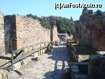 [P12] Urmatoarea strada pe traseul ales de noi,Vicolo della Regina » foto by mecut
 - 
<span class="allrVoted glyphicon glyphicon-heart hidden" id="av189601"></span>
<a class="m-l-10 hidden" id="sv189601" onclick="voting_Foto_DelVot(,189601,3976)" role="button">șterge vot <span class="glyphicon glyphicon-remove"></span></a>
<a id="v9189601" class=" c-red"  onclick="voting_Foto_SetVot(189601)" role="button"><span class="glyphicon glyphicon-heart-empty"></span> <b>LIKE</b> = Votează poza</a> <img class="hidden"  id="f189601W9" src="/imagini/loader.gif" border="0" /><span class="AjErrMes hidden" id="e189601ErM"></span>