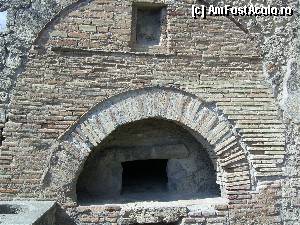 [P48] Pompei - Oraşul antic.  » foto by iulianic
 - 
<span class="allrVoted glyphicon glyphicon-heart hidden" id="av404917"></span>
<a class="m-l-10 hidden" id="sv404917" onclick="voting_Foto_DelVot(,404917,3976)" role="button">șterge vot <span class="glyphicon glyphicon-remove"></span></a>
<a id="v9404917" class=" c-red"  onclick="voting_Foto_SetVot(404917)" role="button"><span class="glyphicon glyphicon-heart-empty"></span> <b>LIKE</b> = Votează poza</a> <img class="hidden"  id="f404917W9" src="/imagini/loader.gif" border="0" /><span class="AjErrMes hidden" id="e404917ErM"></span>
