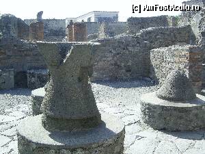 [P49] Pompei - Oraşul antic.  » foto by iulianic
 - 
<span class="allrVoted glyphicon glyphicon-heart hidden" id="av404918"></span>
<a class="m-l-10 hidden" id="sv404918" onclick="voting_Foto_DelVot(,404918,3976)" role="button">șterge vot <span class="glyphicon glyphicon-remove"></span></a>
<a id="v9404918" class=" c-red"  onclick="voting_Foto_SetVot(404918)" role="button"><span class="glyphicon glyphicon-heart-empty"></span> <b>LIKE</b> = Votează poza</a> <img class="hidden"  id="f404918W9" src="/imagini/loader.gif" border="0" /><span class="AjErrMes hidden" id="e404918ErM"></span>