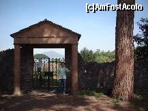 [P18] Sub un portic, sta al meu amic, care si-a rupt o zi din viata, ca sa ma aduca la Pompei » foto by dorgo
 - 
<span class="allrVoted glyphicon glyphicon-heart hidden" id="av260455"></span>
<a class="m-l-10 hidden" id="sv260455" onclick="voting_Foto_DelVot(,260455,3976)" role="button">șterge vot <span class="glyphicon glyphicon-remove"></span></a>
<a id="v9260455" class=" c-red"  onclick="voting_Foto_SetVot(260455)" role="button"><span class="glyphicon glyphicon-heart-empty"></span> <b>LIKE</b> = Votează poza</a> <img class="hidden"  id="f260455W9" src="/imagini/loader.gif" border="0" /><span class="AjErrMes hidden" id="e260455ErM"></span>