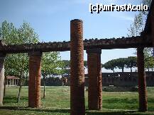 [P07] Coloanele unei foste vile romane ce marginesc si o curte interioara cu gazon » foto by dorgo
 - 
<span class="allrVoted glyphicon glyphicon-heart hidden" id="av260444"></span>
<a class="m-l-10 hidden" id="sv260444" onclick="voting_Foto_DelVot(,260444,3976)" role="button">șterge vot <span class="glyphicon glyphicon-remove"></span></a>
<a id="v9260444" class=" c-red"  onclick="voting_Foto_SetVot(260444)" role="button"><span class="glyphicon glyphicon-heart-empty"></span> <b>LIKE</b> = Votează poza</a> <img class="hidden"  id="f260444W9" src="/imagini/loader.gif" border="0" /><span class="AjErrMes hidden" id="e260444ErM"></span>