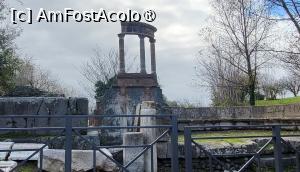 [P17] Pe partea stanga a Via Delle Tombe se afla Necropola Portii Herculaneum, cu morminte monumentale, unele construite pe o baza inalta in forma de altar, cu scaune pentru rudele defunctului. Una dintre ele pastreaza inscriptia proprietarului mormantului cu litere mari, preoteasa publica Mamia.  » foto by geani anto
 - 
<span class="allrVoted glyphicon glyphicon-heart hidden" id="av1410514"></span>
<a class="m-l-10 hidden" id="sv1410514" onclick="voting_Foto_DelVot(,1410514,3976)" role="button">șterge vot <span class="glyphicon glyphicon-remove"></span></a>
<a id="v91410514" class=" c-red"  onclick="voting_Foto_SetVot(1410514)" role="button"><span class="glyphicon glyphicon-heart-empty"></span> <b>LIKE</b> = Votează poza</a> <img class="hidden"  id="f1410514W9" src="/imagini/loader.gif" border="0" /><span class="AjErrMes hidden" id="e1410514ErM"></span>