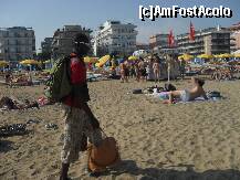 [P22] Lido di Jessolo-vanzatorii ambulanti depe plaja » foto by georgiana
 - 
<span class="allrVoted glyphicon glyphicon-heart hidden" id="av266874"></span>
<a class="m-l-10 hidden" id="sv266874" onclick="voting_Foto_DelVot(,266874,3990)" role="button">șterge vot <span class="glyphicon glyphicon-remove"></span></a>
<a id="v9266874" class=" c-red"  onclick="voting_Foto_SetVot(266874)" role="button"><span class="glyphicon glyphicon-heart-empty"></span> <b>LIKE</b> = Votează poza</a> <img class="hidden"  id="f266874W9" src="/imagini/loader.gif" border="0" /><span class="AjErrMes hidden" id="e266874ErM"></span>