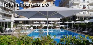 [P13] Piscina unui hotel de pe plajă » foto by gettyy
 - 
<span class="allrVoted glyphicon glyphicon-heart hidden" id="av1122863"></span>
<a class="m-l-10 hidden" id="sv1122863" onclick="voting_Foto_DelVot(,1122863,3990)" role="button">șterge vot <span class="glyphicon glyphicon-remove"></span></a>
<a id="v91122863" class=" c-red"  onclick="voting_Foto_SetVot(1122863)" role="button"><span class="glyphicon glyphicon-heart-empty"></span> <b>LIKE</b> = Votează poza</a> <img class="hidden"  id="f1122863W9" src="/imagini/loader.gif" border="0" /><span class="AjErrMes hidden" id="e1122863ErM"></span>