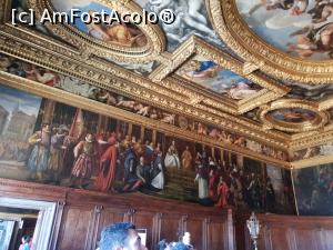[P17] Pictura in interiorul Palazzo Ducale » foto by Bughy82
 - 
<span class="allrVoted glyphicon glyphicon-heart hidden" id="av1036000"></span>
<a class="m-l-10 hidden" id="sv1036000" onclick="voting_Foto_DelVot(,1036000,3990)" role="button">șterge vot <span class="glyphicon glyphicon-remove"></span></a>
<a id="v91036000" class=" c-red"  onclick="voting_Foto_SetVot(1036000)" role="button"><span class="glyphicon glyphicon-heart-empty"></span> <b>LIKE</b> = Votează poza</a> <img class="hidden"  id="f1036000W9" src="/imagini/loader.gif" border="0" /><span class="AjErrMes hidden" id="e1036000ErM"></span>
