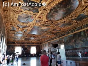 [P19] Pictura in interiorul Palazzo Ducale » foto by Bughy82
 - 
<span class="allrVoted glyphicon glyphicon-heart hidden" id="av1036002"></span>
<a class="m-l-10 hidden" id="sv1036002" onclick="voting_Foto_DelVot(,1036002,3990)" role="button">șterge vot <span class="glyphicon glyphicon-remove"></span></a>
<a id="v91036002" class=" c-red"  onclick="voting_Foto_SetVot(1036002)" role="button"><span class="glyphicon glyphicon-heart-empty"></span> <b>LIKE</b> = Votează poza</a> <img class="hidden"  id="f1036002W9" src="/imagini/loader.gif" border="0" /><span class="AjErrMes hidden" id="e1036002ErM"></span>