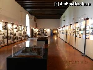 [P15] Castelul Svevo - expozitie de fotografii.  » foto by TraianS
 - 
<span class="allrVoted glyphicon glyphicon-heart hidden" id="av374567"></span>
<a class="m-l-10 hidden" id="sv374567" onclick="voting_Foto_DelVot(,374567,3993)" role="button">șterge vot <span class="glyphicon glyphicon-remove"></span></a>
<a id="v9374567" class=" c-red"  onclick="voting_Foto_SetVot(374567)" role="button"><span class="glyphicon glyphicon-heart-empty"></span> <b>LIKE</b> = Votează poza</a> <img class="hidden"  id="f374567W9" src="/imagini/loader.gif" border="0" /><span class="AjErrMes hidden" id="e374567ErM"></span>