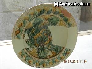 [P18] Vas de ceramica - la Castelul Svevo.  » foto by TraianS
 - 
<span class="allrVoted glyphicon glyphicon-heart hidden" id="av374573"></span>
<a class="m-l-10 hidden" id="sv374573" onclick="voting_Foto_DelVot(,374573,3993)" role="button">șterge vot <span class="glyphicon glyphicon-remove"></span></a>
<a id="v9374573" class=" c-red"  onclick="voting_Foto_SetVot(374573)" role="button"><span class="glyphicon glyphicon-heart-empty"></span> <b>LIKE</b> = Votează poza</a> <img class="hidden"  id="f374573W9" src="/imagini/loader.gif" border="0" /><span class="AjErrMes hidden" id="e374573ErM"></span>