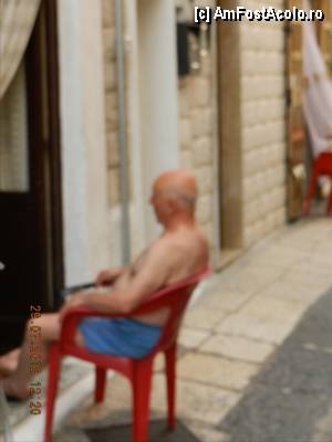[P29] Urmarind o emisiune la televizor. Localnici din Bari.  » foto by TraianS
 - 
<span class="allrVoted glyphicon glyphicon-heart hidden" id="av374592"></span>
<a class="m-l-10 hidden" id="sv374592" onclick="voting_Foto_DelVot(,374592,3993)" role="button">șterge vot <span class="glyphicon glyphicon-remove"></span></a>
<a id="v9374592" class=" c-red"  onclick="voting_Foto_SetVot(374592)" role="button"><span class="glyphicon glyphicon-heart-empty"></span> <b>LIKE</b> = Votează poza</a> <img class="hidden"  id="f374592W9" src="/imagini/loader.gif" border="0" /><span class="AjErrMes hidden" id="e374592ErM"></span>