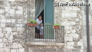 [P40] Cu copii... in balcon. Localnici din Bari.  » foto by TraianS
 - 
<span class="allrVoted glyphicon glyphicon-heart hidden" id="av374607"></span>
<a class="m-l-10 hidden" id="sv374607" onclick="voting_Foto_DelVot(,374607,3993)" role="button">șterge vot <span class="glyphicon glyphicon-remove"></span></a>
<a id="v9374607" class=" c-red"  onclick="voting_Foto_SetVot(374607)" role="button"><span class="glyphicon glyphicon-heart-empty"></span> <b>LIKE</b> = Votează poza</a> <img class="hidden"  id="f374607W9" src="/imagini/loader.gif" border="0" /><span class="AjErrMes hidden" id="e374607ErM"></span>