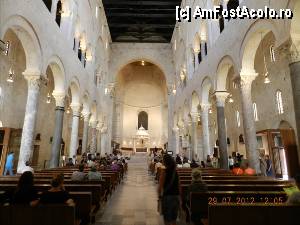 [P48] Interior Catedrala San Sabino. Biserica construita in stil romanic. O nava mare pe centru si doua pe lateral.  » foto by TraianS
 - 
<span class="allrVoted glyphicon glyphicon-heart hidden" id="av374620"></span>
<a class="m-l-10 hidden" id="sv374620" onclick="voting_Foto_DelVot(,374620,3993)" role="button">șterge vot <span class="glyphicon glyphicon-remove"></span></a>
<a id="v9374620" class=" c-red"  onclick="voting_Foto_SetVot(374620)" role="button"><span class="glyphicon glyphicon-heart-empty"></span> <b>LIKE</b> = Votează poza</a> <img class="hidden"  id="f374620W9" src="/imagini/loader.gif" border="0" /><span class="AjErrMes hidden" id="e374620ErM"></span>