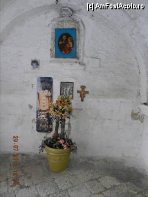 [P50] Alt 'altar' (nu stiu cum sa-i spun altfel), de pe strada.  » foto by TraianS
 - 
<span class="allrVoted glyphicon glyphicon-heart hidden" id="av374622"></span>
<a class="m-l-10 hidden" id="sv374622" onclick="voting_Foto_DelVot(,374622,3993)" role="button">șterge vot <span class="glyphicon glyphicon-remove"></span></a>
<a id="v9374622" class=" c-red"  onclick="voting_Foto_SetVot(374622)" role="button"><span class="glyphicon glyphicon-heart-empty"></span> <b>LIKE</b> = Votează poza</a> <img class="hidden"  id="f374622W9" src="/imagini/loader.gif" border="0" /><span class="AjErrMes hidden" id="e374622ErM"></span>
