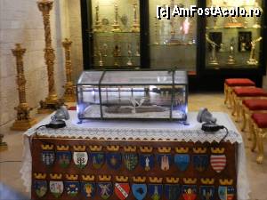 [P63] Ramasitele cutiei, in care au fost aduse oasele Sf. Nicolae de la Myra de catre marinarii barinezi.  » foto by TraianS
 - 
<span class="allrVoted glyphicon glyphicon-heart hidden" id="av374639"></span>
<a class="m-l-10 hidden" id="sv374639" onclick="voting_Foto_DelVot(,374639,3993)" role="button">șterge vot <span class="glyphicon glyphicon-remove"></span></a>
<a id="v9374639" class=" c-red"  onclick="voting_Foto_SetVot(374639)" role="button"><span class="glyphicon glyphicon-heart-empty"></span> <b>LIKE</b> = Votează poza</a> <img class="hidden"  id="f374639W9" src="/imagini/loader.gif" border="0" /><span class="AjErrMes hidden" id="e374639ErM"></span>